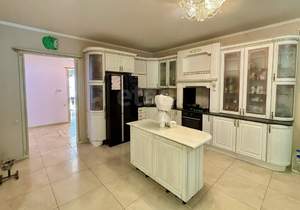 Дом 440м², 3-этажный, участок 15 сот.