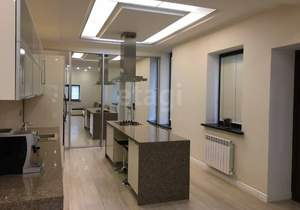 Дом 244м&sup2;, 3-этажный, участок 7 сот.  