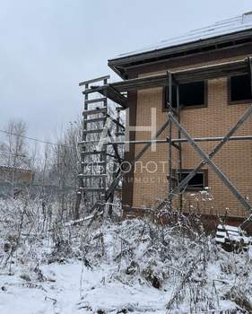 Дом 260м², 2-этажный, участок 12 сот.  