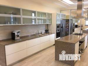 Дом 244м&sup2;, 3-этажный, участок 7 сот.  