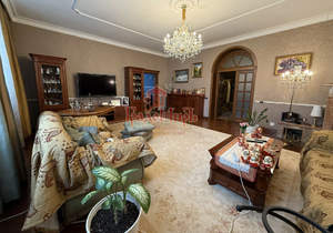 Дом 444м&sup2;, 3-этажный, участок 11 сот.  