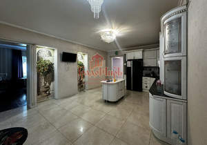 Дом 440м², 3-этажный, участок 15 сот.  