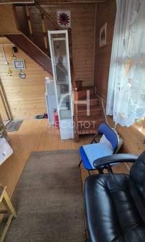 Дом 40м&sup2;, 2-этажный, участок 10 сот.  