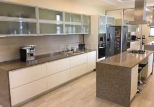 Дом 244м&sup2;, 3-этажный, участок 7 сот.  