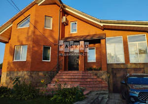 Дом 365м&sup2;, 3-этажный, участок 15 сот.  