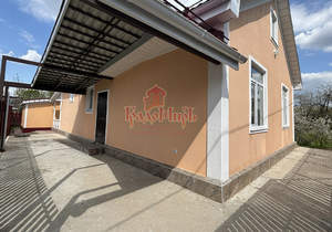 Дом 180м&sup2;, 2-этажный, участок 4 сот.  