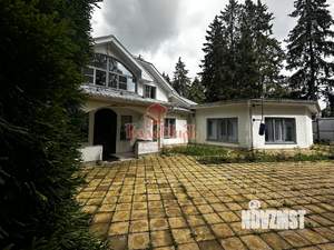 Дом 440м², 3-этажный, участок 15 сот.  
