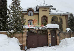 Дом 444м&sup2;, 3-этажный, участок 11 сот.  