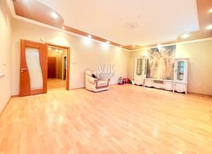 Дом 353м&sup2;, 3-этажный, участок 11 сот.  