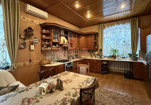 Дом 444м&sup2;, 3-этажный, участок 11 сот.  