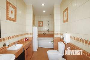 Дом 422м², 3-этажный, участок 10 сот.  