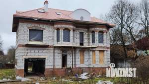 Дом 643м&sup2;, 2-этажный, участок 10 сот.  