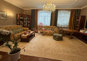 Дом 444м&sup2;, 3-этажный, участок 11 сот.  