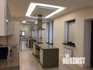 Дом 244м&sup2;, 3-этажный, участок 7 сот.  