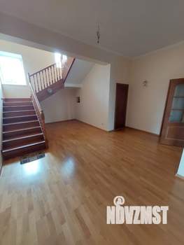 Дом 417м&sup2;, 3-этажный, участок 20 сот.  