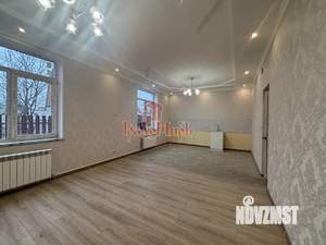 Дом 180м&sup2;, 2-этажный, участок 4 сот.  