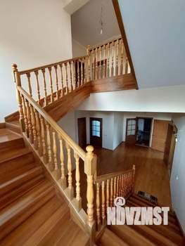 Дом 417м&sup2;, 3-этажный, участок 20 сот.  