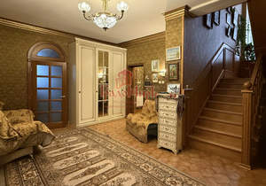 Дом 444м&sup2;, 3-этажный, участок 11 сот.  