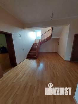 Дом 417м&sup2;, 3-этажный, участок 20 сот.  