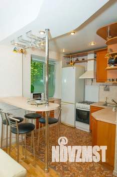 Студия квартира, посуточно, 46м2, 1/5 этаж