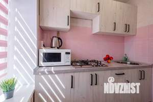 1-к квартира, посуточно, 42м2, 1/1 этаж