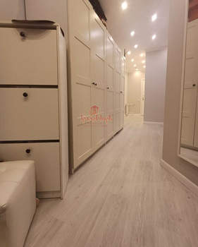 2-к квартира, вторичка, 72м2, 1/9 этаж