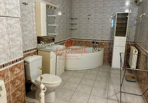 4-к квартира, вторичка, 141м2, 3/9 этаж