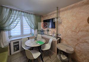 2-к квартира, вторичка, 55м2, 1/5 этаж