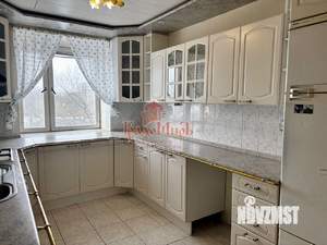 4-к квартира, вторичка, 141м2, 3/9 этаж